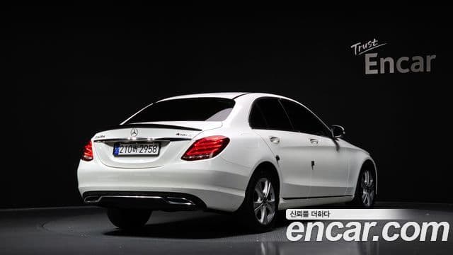 Mercedes-Benz C-Class 2018 — ფოტო 2/20
