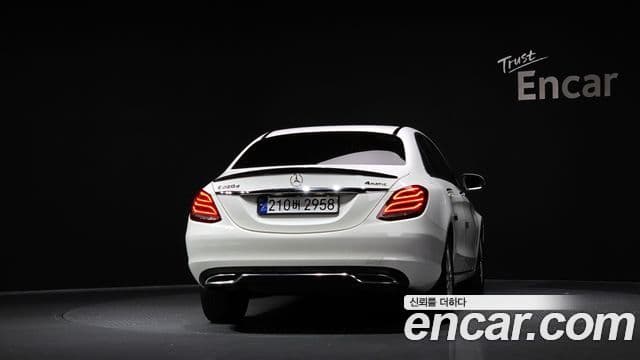 Mercedes-Benz C-Class 2018 — ფოტო 4/20