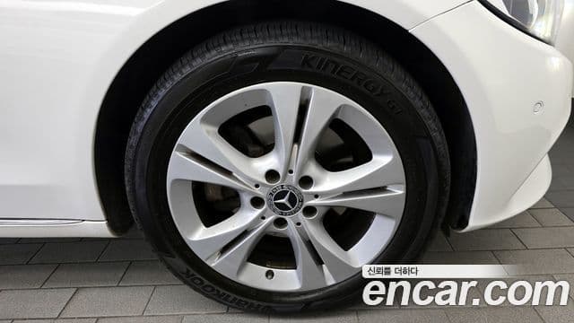 Mercedes-Benz C-Class 2018 — ფოტო 5/20