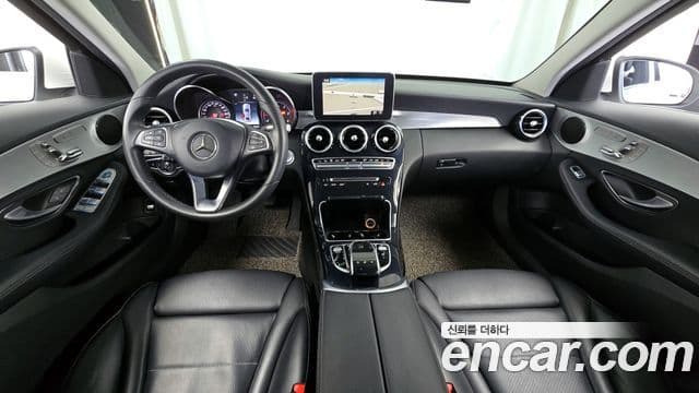 Mercedes-Benz C-Class 2018 — ფოტო 7/20
