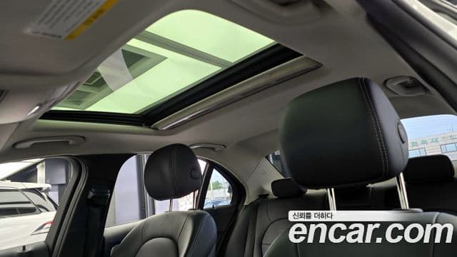Mercedes-Benz C-Class 2018 — ფოტო 18/20