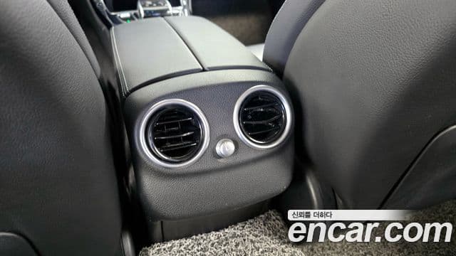 Mercedes-Benz C-Class 2018 — ფოტო 19/20