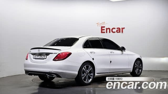 Mercedes-Benz C-Class 2018 — Şəkil 18/20