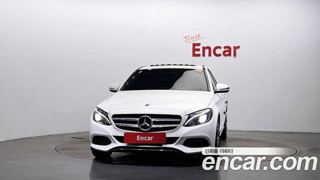 Mercedes-Benz C-Class 2018 — Şəkil 19/20