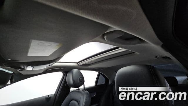 Mercedes-Benz C-Class 2018 — Şəkil 16/20