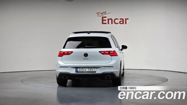 Volkswagen Golf 2023 — ფოტო 4/20