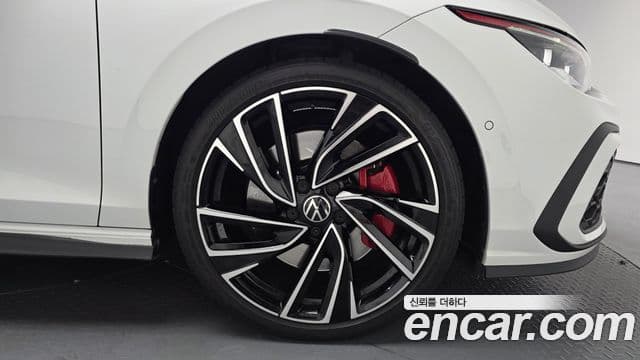 Volkswagen Golf 2023 — ფოტო 5/20