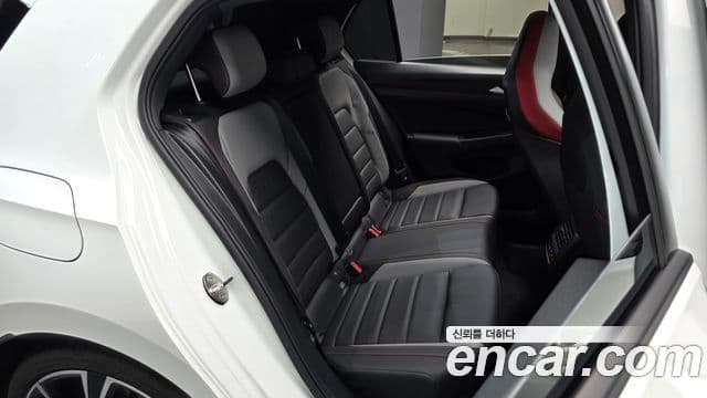 Volkswagen Golf 2023 — ფოტო 11/20