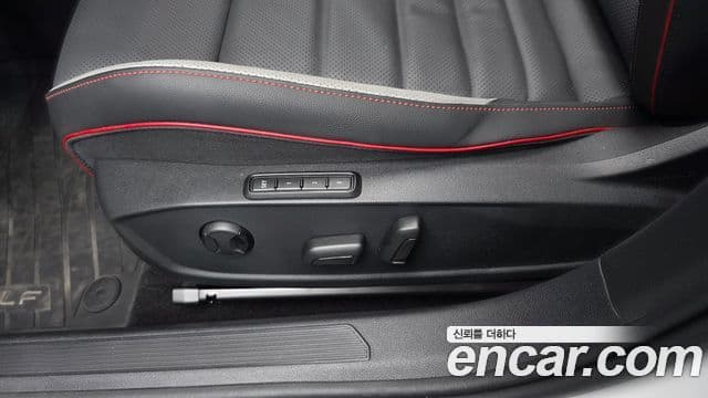 Volkswagen Golf 2023 — ფოტო 17/20