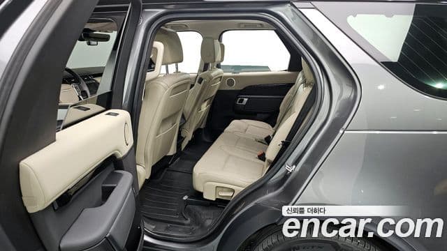 Land Rover Discovery 5 2018 — Şəkil 8/20