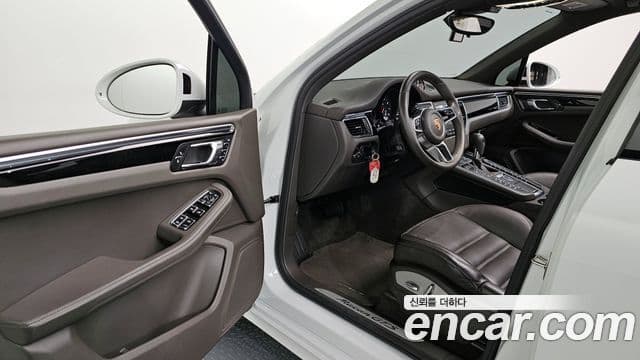 Porsche Macan 2018 — Şəkil 11/20