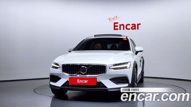 Volvo V60 Cross Country 2020 — ფოტო 2/20