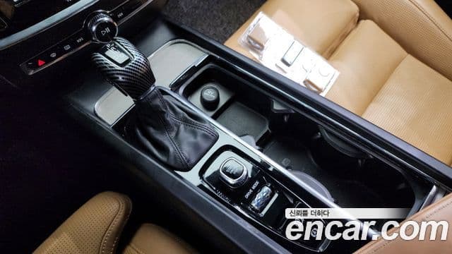 Volvo V60 Cross Country 2020 — ფოტო 8/20