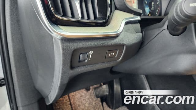 Volvo V60 Cross Country 2020 — ფოტო 13/20