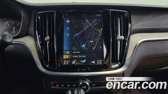 Volvo V60 Cross Country 2020 — ფოტო 14/20