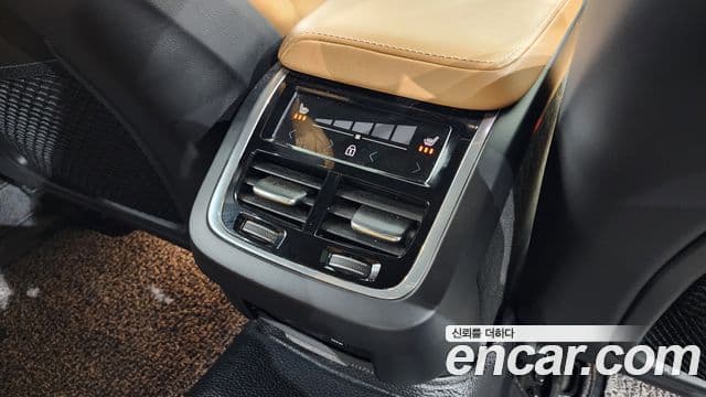 Volvo V60 Cross Country 2020 — ფოტო 17/20