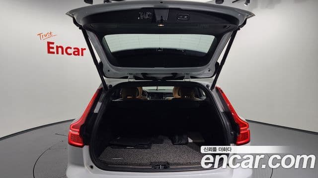 Volvo V60 Cross Country 2020 — фото 19 из 20