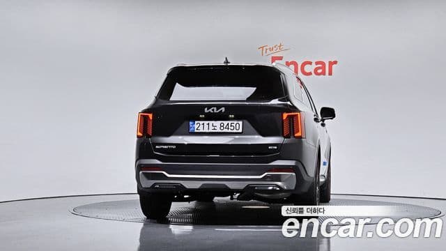 Kia Sorento 2023 — ფოტო 15/20