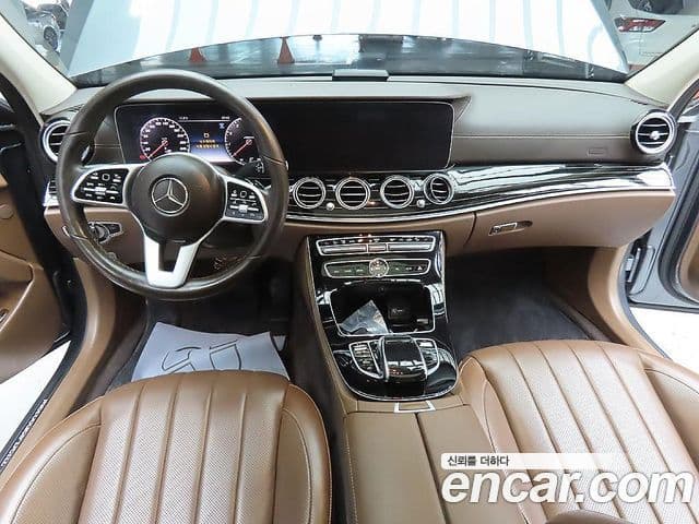 Mercedes-Benz E-Class 2020 — ფოტო 7/20