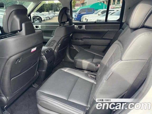 Hyundai Santa Fe 2023 — фото 16 из 19