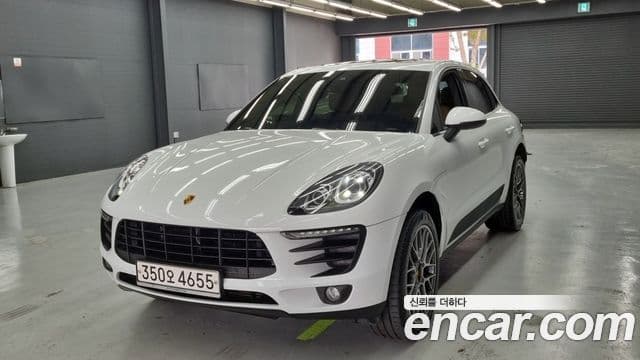 Porsche Macan 2018 — ფოტო 1/18