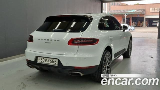 Porsche Macan 2018 — ფოტო 2/18