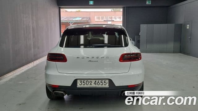 Porsche Macan 2018 — ფოტო 4/18
