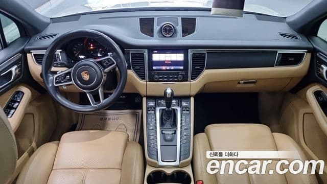 Porsche Macan 2018 — ფოტო 7/18