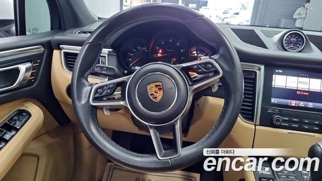 Porsche Macan 2018 — ფოტო 12/18