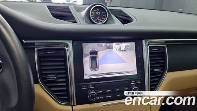 Porsche Macan 2018 — ფოტო 14/18