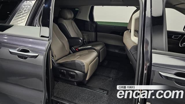 Kia Carnival 2024 — фото 12 из 20