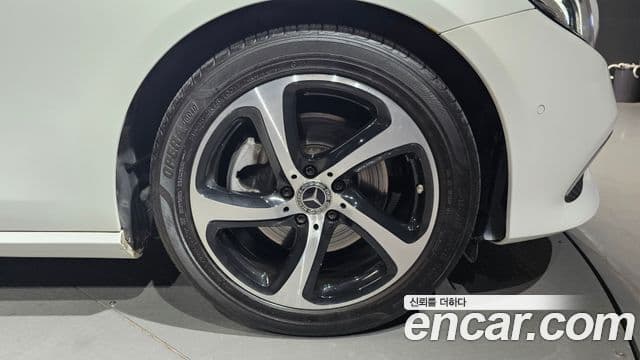 Mercedes-Benz E-Class 2020 — фото 5 из 20
