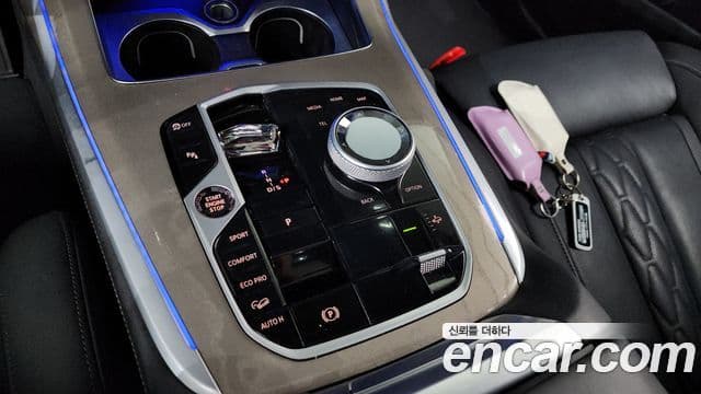 BMW X7 2023 — ფოტო 8/19