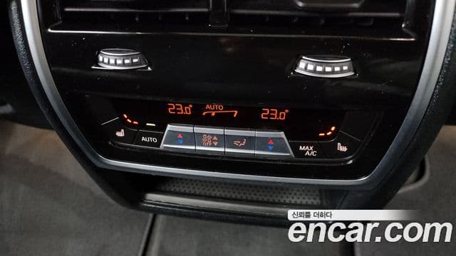 BMW X7 2023 — ფოტო 17/19