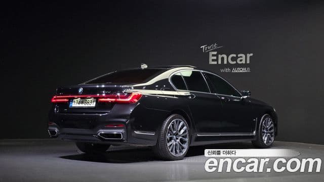 BMW 7 Series 2021 — ფოტო 2/20