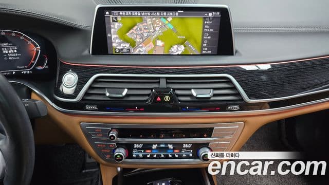 BMW 7 Series 2021 — ფოტო 14/20