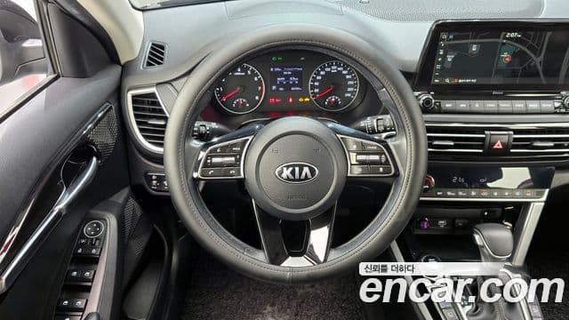 Kia Seltos 2020 — ფოტო 18/20