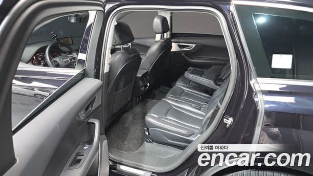 Audi Q7 2019 — ფოტო 11/20