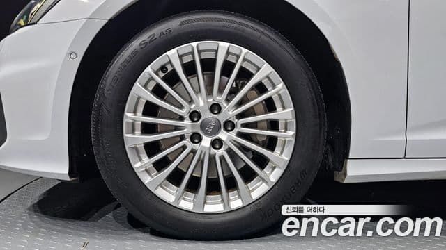 Audi A6 2020 — ფოტო 4/20