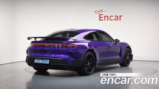 Porsche Taycan 2025 — ფოტო 1/20