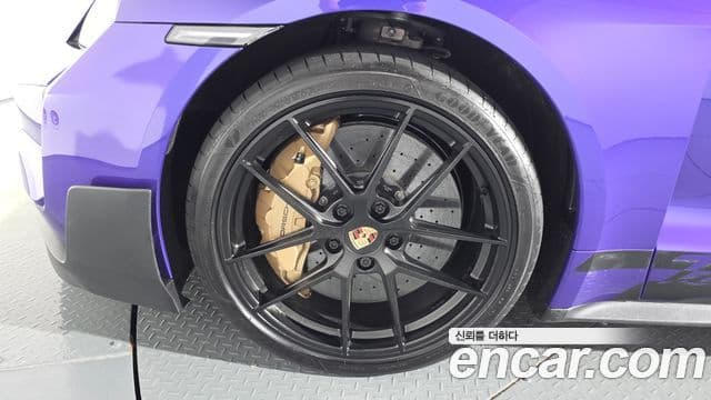Porsche Taycan 2025 — ფოტო 10/20