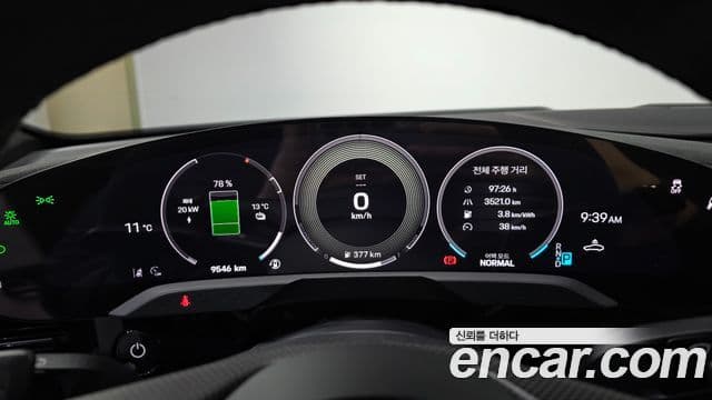 Porsche Taycan 2025 — ფოტო 4/20