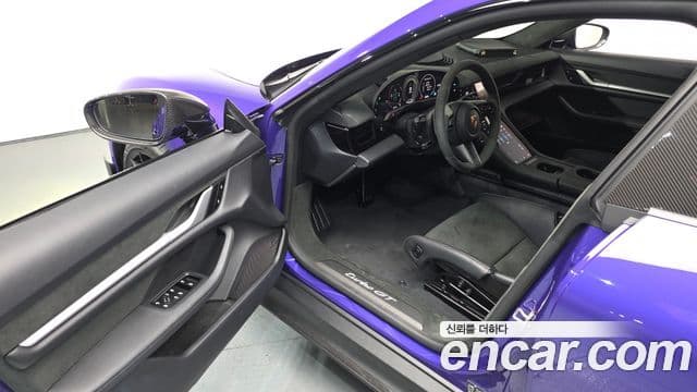 Porsche Taycan 2025 — ფოტო 20/20