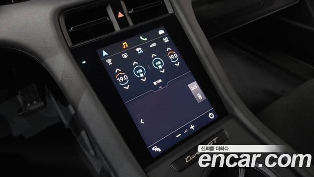 Porsche Taycan 2025 — ფოტო 8/20