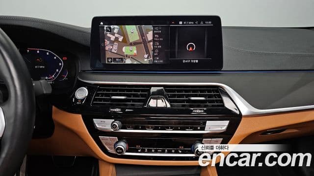 BMW 5 Series 2021 — ფოტო 14/20