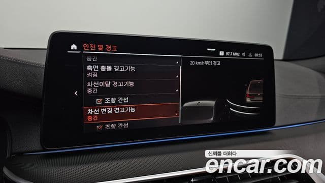 BMW 5 Series 2021 — ფოტო 17/20