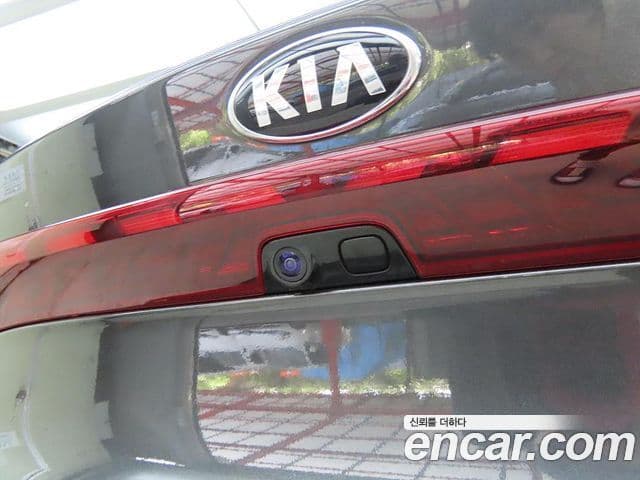 Kia K5 2019 — ფოტო 17/20