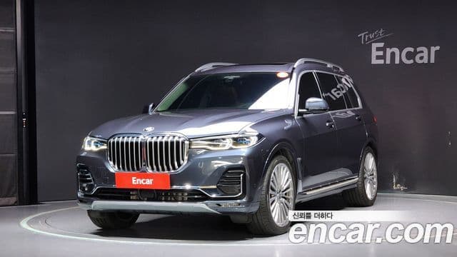 BMW X7 2021 — Фото 1/20