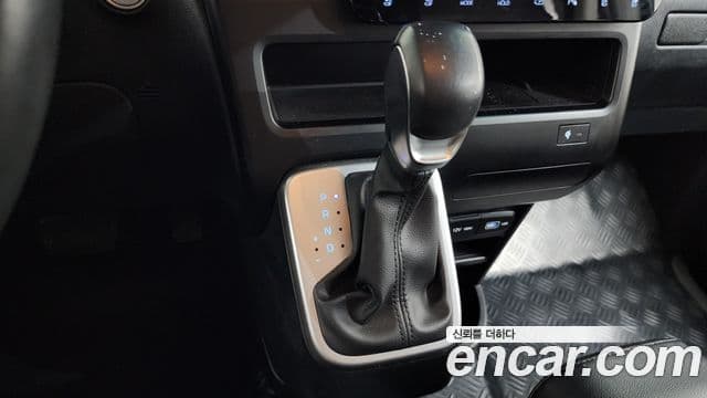 Hyundai Staria 2022 — ფოტო 9/20