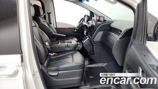 Hyundai Staria 2022 — ფოტო 11/20